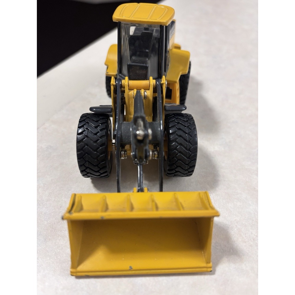 ERTL John Deere Die-Cast Wheel Loader Scale Model Rubber Wheels - Picture 6 of 9